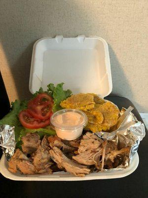 Pernil, ensalada y tostones