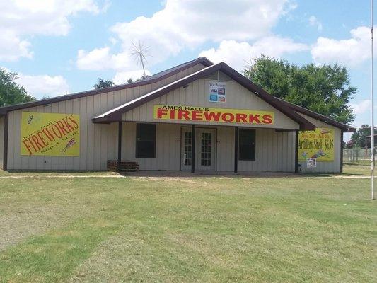 www.JamesHallsFireworks.com