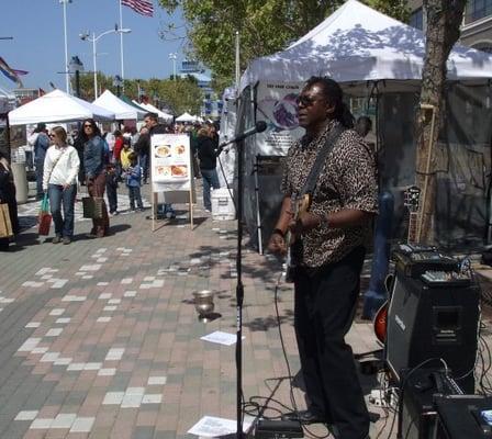 Iya Khan plays at market 4-26-09