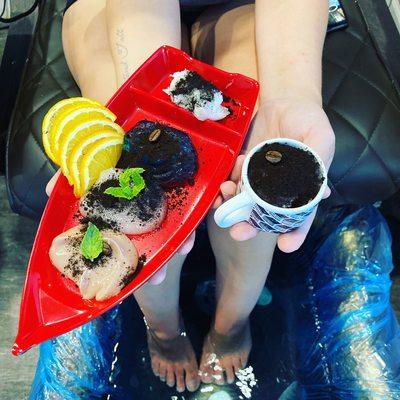 Are you a coffee lover ? We have something perfect for you. 
Coffee pedicure 
#sparoyalemporia
#pedicure #manicure