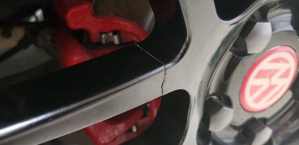 cracked spoke near center of wheel