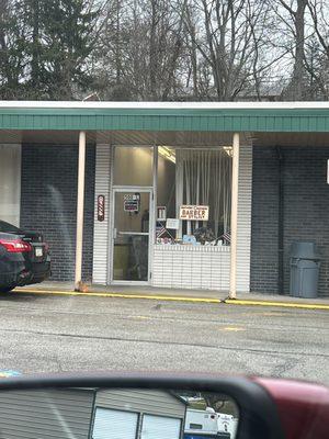 Anthony's Barber Shop gives you the classic barber experience. Awesome cut, great value. open 7 days a week. Who could ask for more?