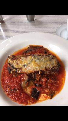 Eggplant  parmigiana ( vegetarian ) was not too salty.  Just perfect !