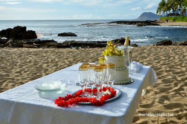 Hawaiian wedding cakes in delicious tropical flavors setup at your Oahu beach wedding location