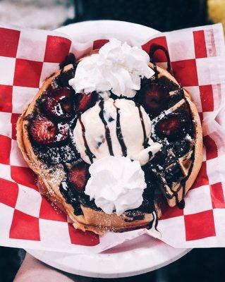 Waffle with Nutella and strawberries