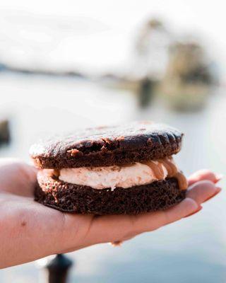 Caramel Whoopie Pie