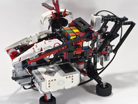 Functional Rubik's Cube solver can be made with a single kit!