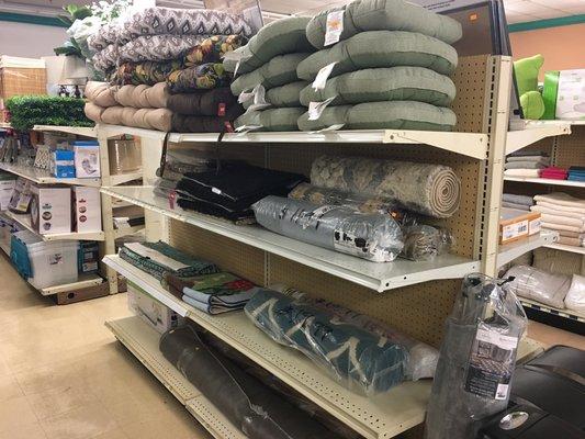 Rugs, home decoration, patio accessories at a deep discount at hcf outlet Tampa