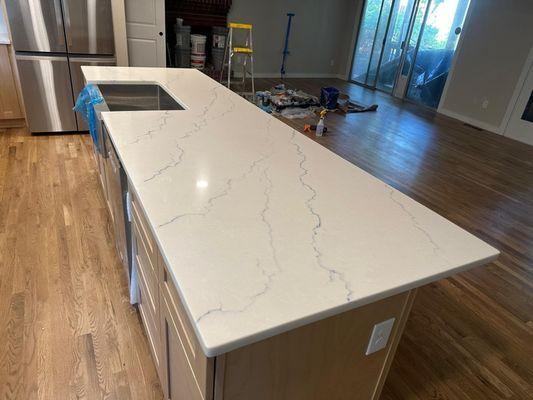 Kitchen Island with 3cm  Quartz