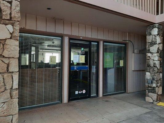 Entrance area to the American Saving Bank (Molokai Branch).