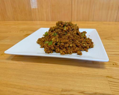 Southern Thai Style curry stir-fried with minced meat.