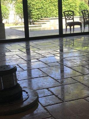 Polishing tumbled travertine