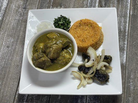 Costillas en salsa verde con arroz mexicano