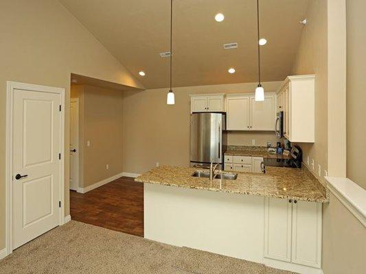 Niagara Ridge Apartments Kitchen and Dining Area