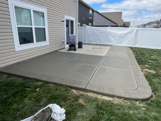 Broom finished patio extention with decorative stamped edge