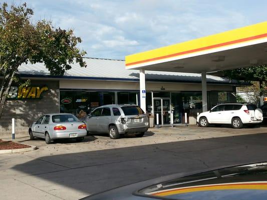 This is a Daily's/Shell Station now.