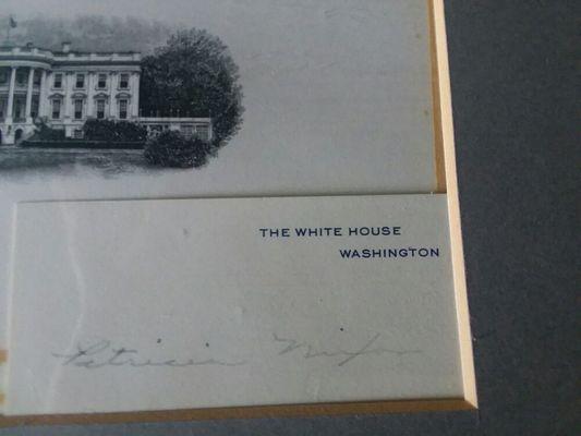 First Lady Patricia Nixon signature card with print of the White House.