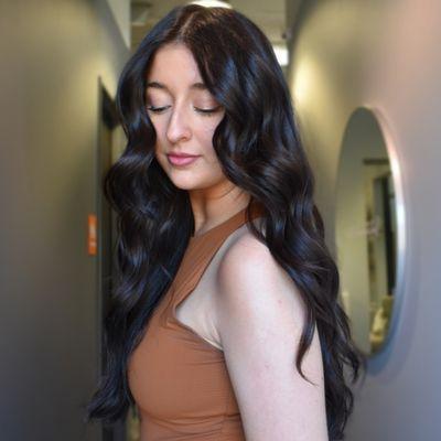 Cool brunette & beach waves to finish the look