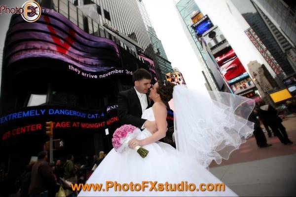 Times Square, NYC, Manhattan, wedding photography,  kiss on the street