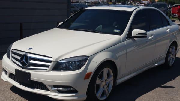 2011 Mercedes-Benz C300 63k miles like new automatic 19490 to finance discount for cash (512) 775-2117