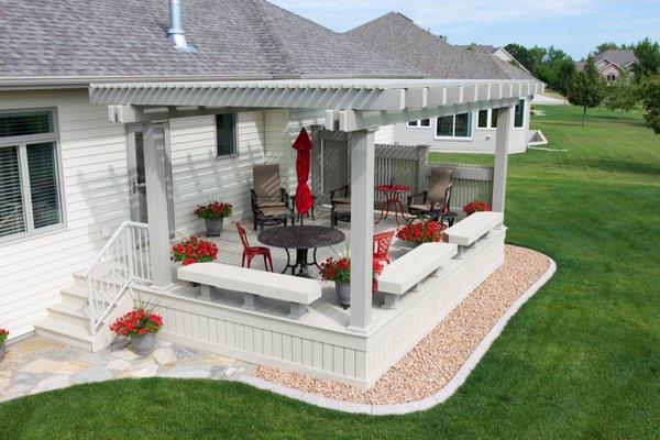 Azek Hazelwood Decking with an Adobe aluminum pergola by Great Plains Pergolas.