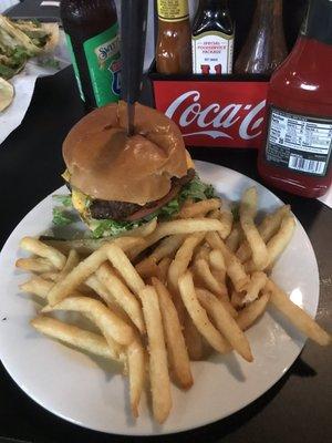 Classic Cheese Burger w/ fries