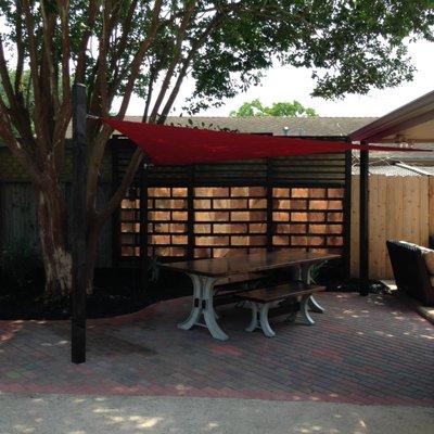 Outdoor Eating Area w/ Privacy Panels