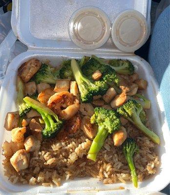 Hibachi chicken and shrimp with only broccoli with yum yum sauce