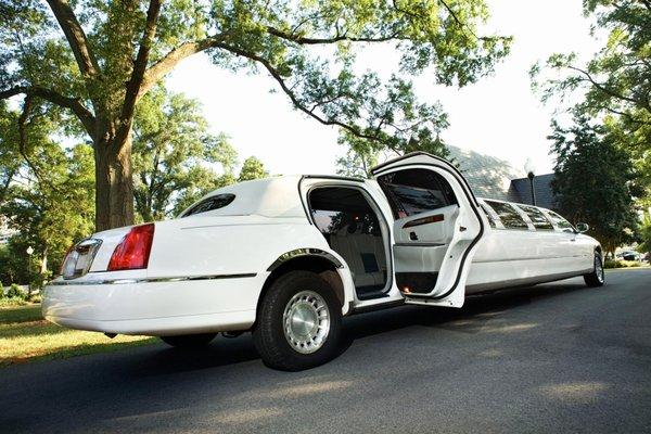 American Classic Limousine, serving Chicagoland for more than 30 years.