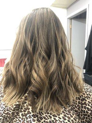 Beautiful babylights 
Who is ready for change? She was, and I think we nailed it ! #hairbymirriah #weiserstylist #studio181