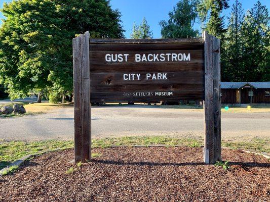 Just a visible sign saying....Gust Backstrom City Park is located here.