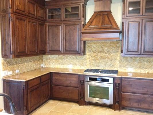 Knotty Alder Cabinets and Noce Backsplash