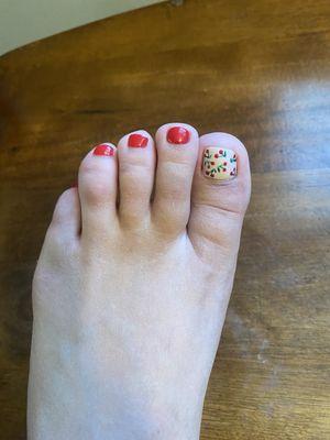 Gel pedi with design