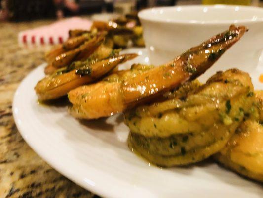 Grilled Shrimp
(Marínate in herbs grilled served chilled with Serrano sauce)