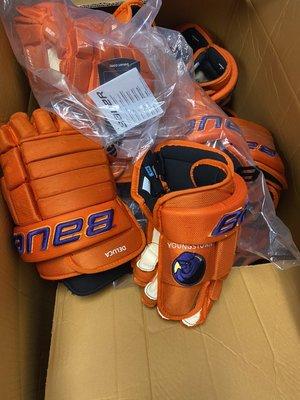 Hockey gloves