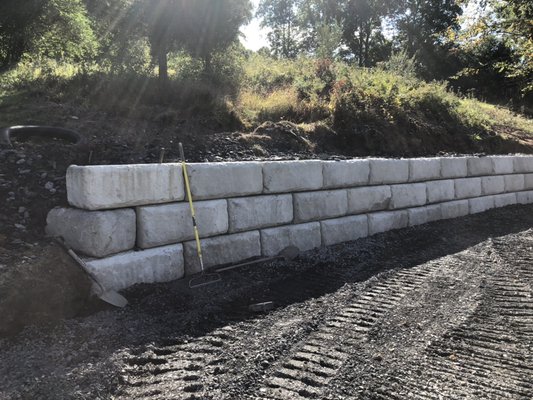 Block retaining wall