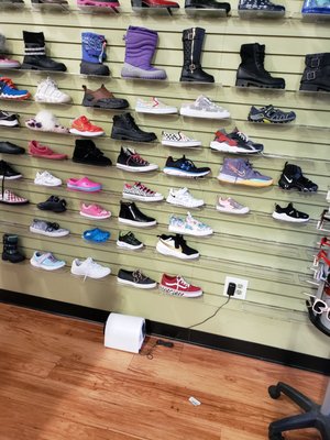 Shoe wall