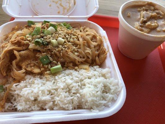 Split plate - chicken pad Thai & Massaman Curry