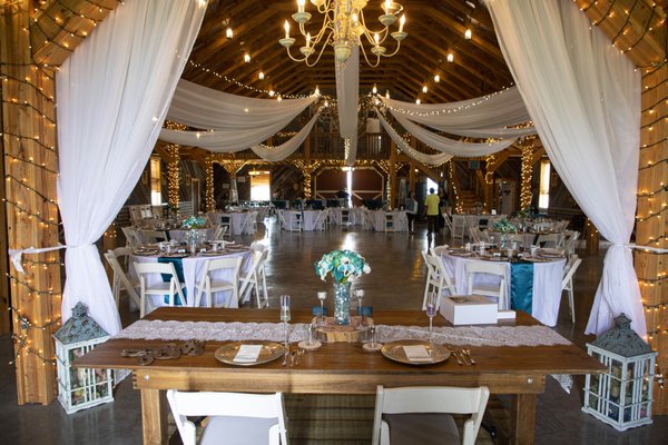 The sweetheart table at Jones Barn by Mike Lewis Photography