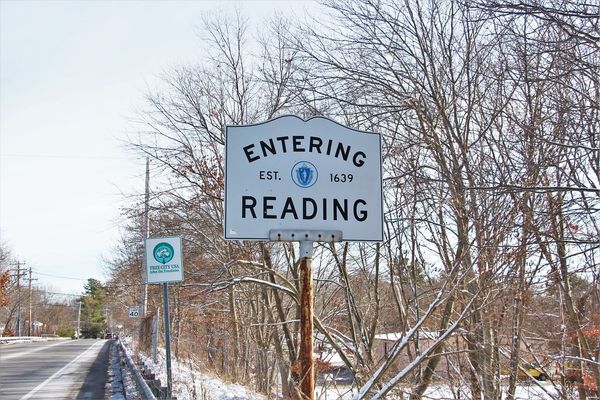 Entering Reading from Wakefield, Middlesex County.