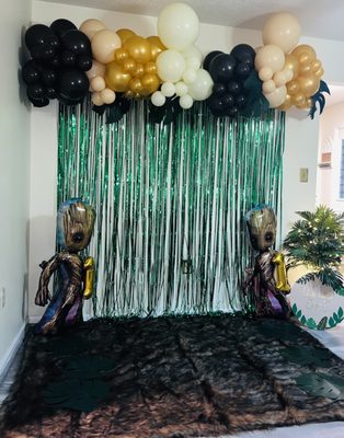 So this was my main Photo Booth set up ! Along with the cut out groots balloons with my clusters balloon garland with the green fringes!