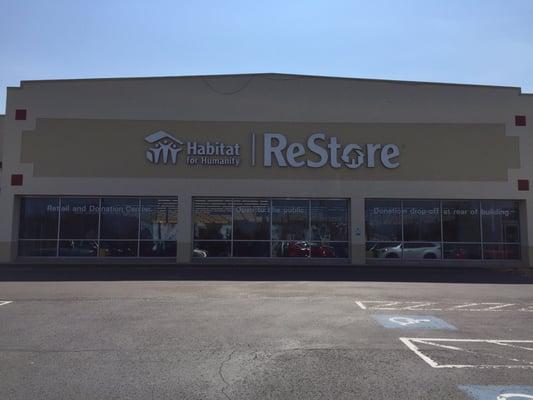 The NEW Habitat Restore building formerly a Food Lion!