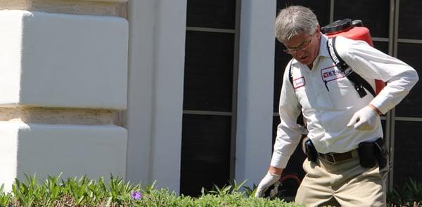 KY-KO Technician treating Phoenix home for pest control.