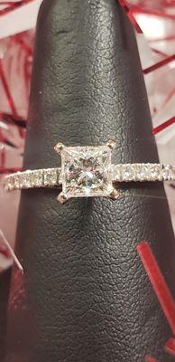 Princess-cut 3/4 carat 14K gold ring