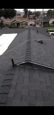 Asphalt shingles 35  laminate color charcoal two square Valley silicon 50 year garantie located lynwood California