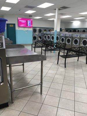 Speedy Wash Laundry Mat