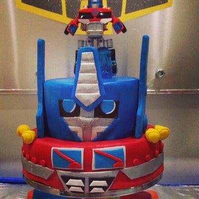 Cake with fondant transformers Optimus prime