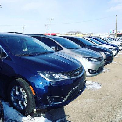 We have a great selection of Chrysler Pacifica Mini Vans