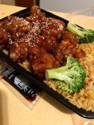 Sesame chicken and rice with broccoli