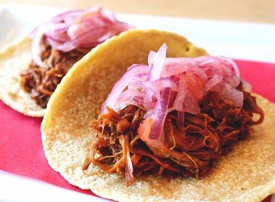 Tacos de cochinita pibil estilo merida yucatan